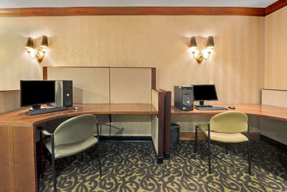 Clarion Hotel Park Central Dallas Udogodnienia zdjęcie