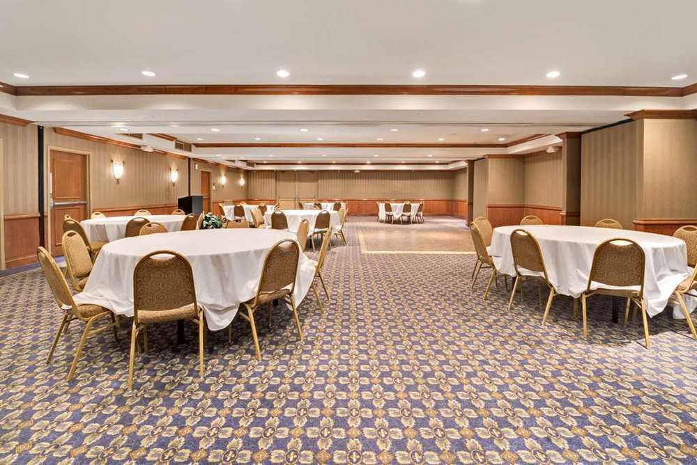 Clarion Hotel Park Central Dallas Udogodnienia zdjęcie
